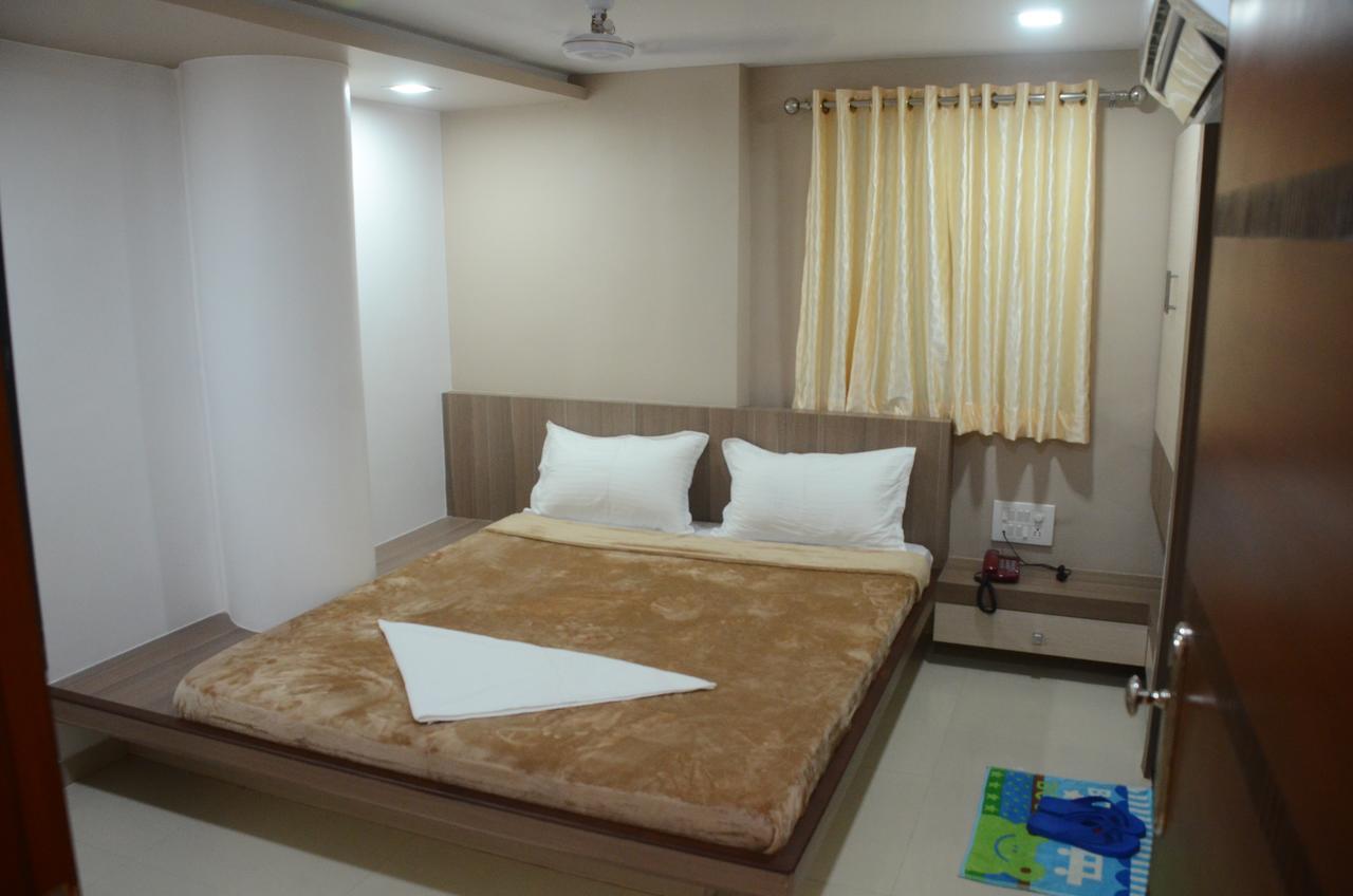Hotel Ideal Vadodara Zewnętrze zdjęcie