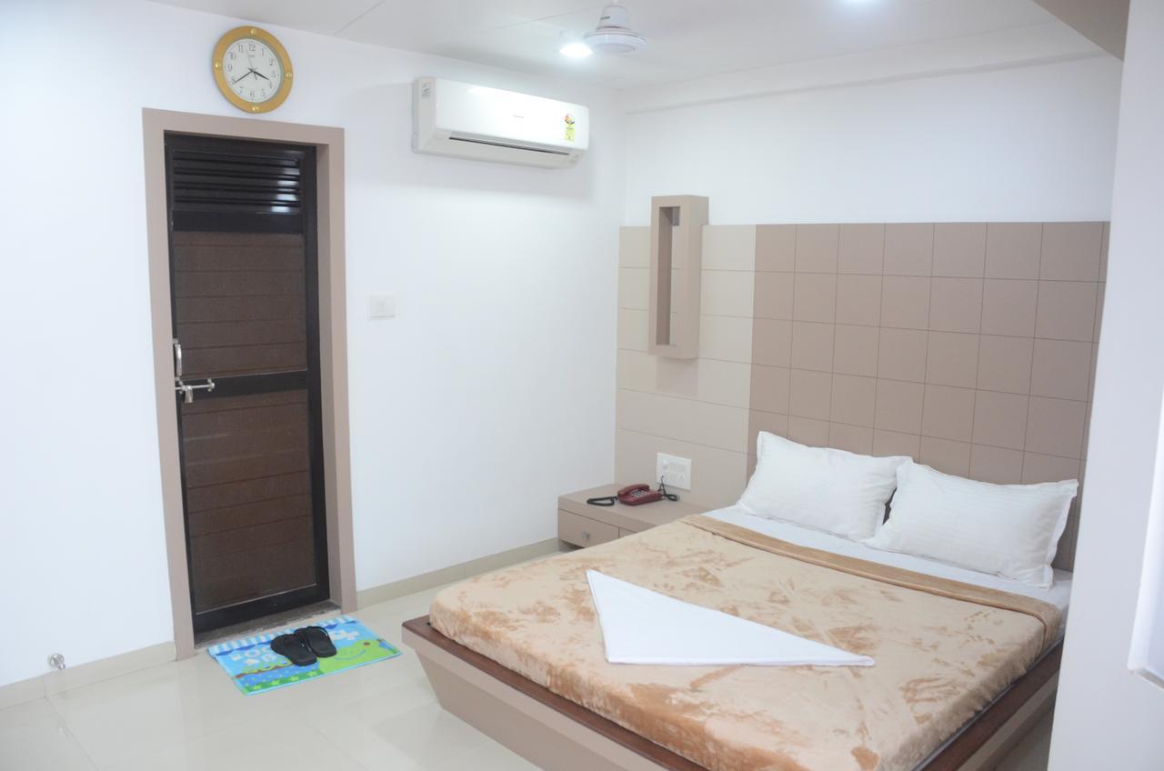 Hotel Ideal Vadodara Zewnętrze zdjęcie