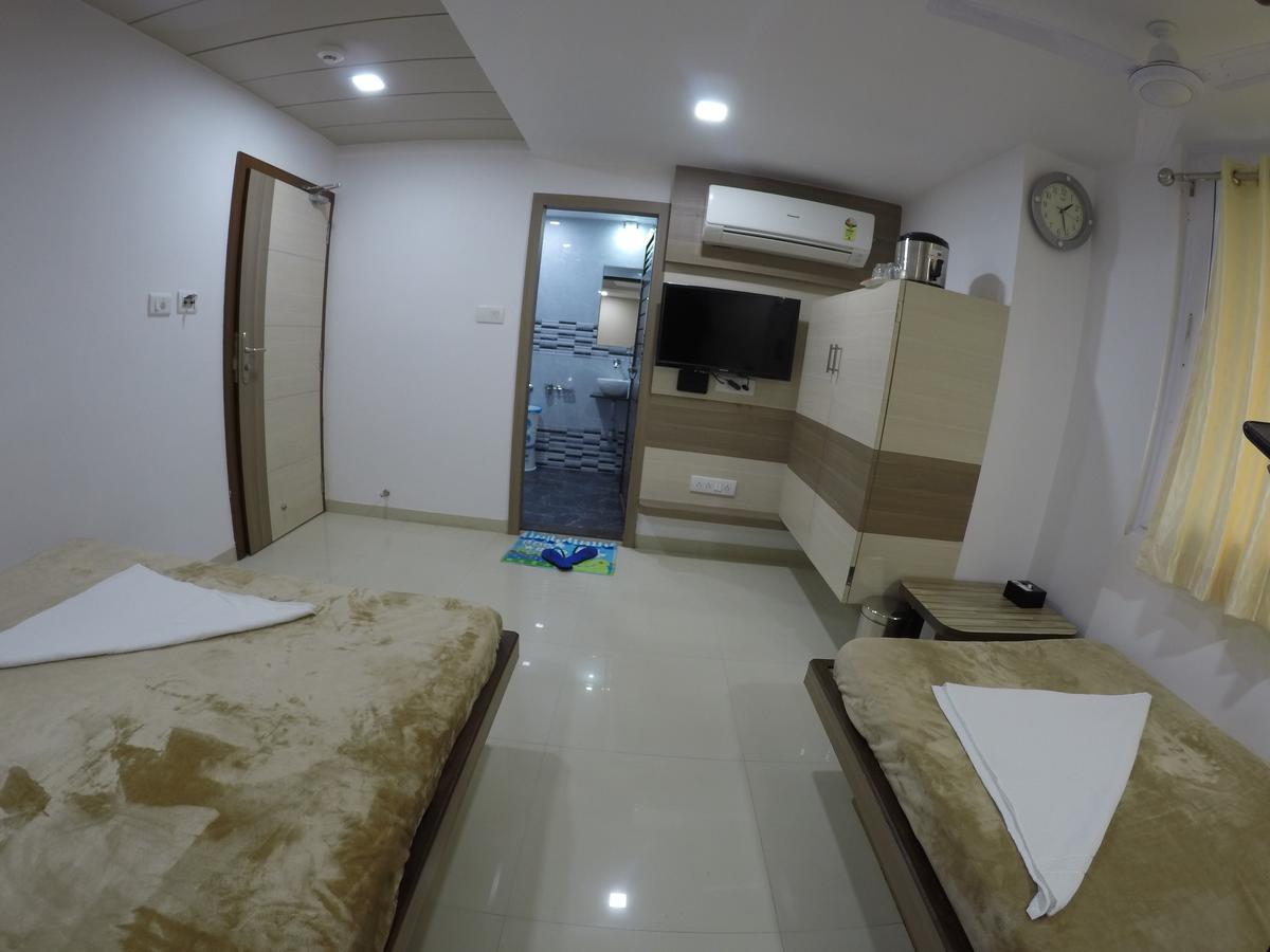 Hotel Ideal Vadodara Zewnętrze zdjęcie