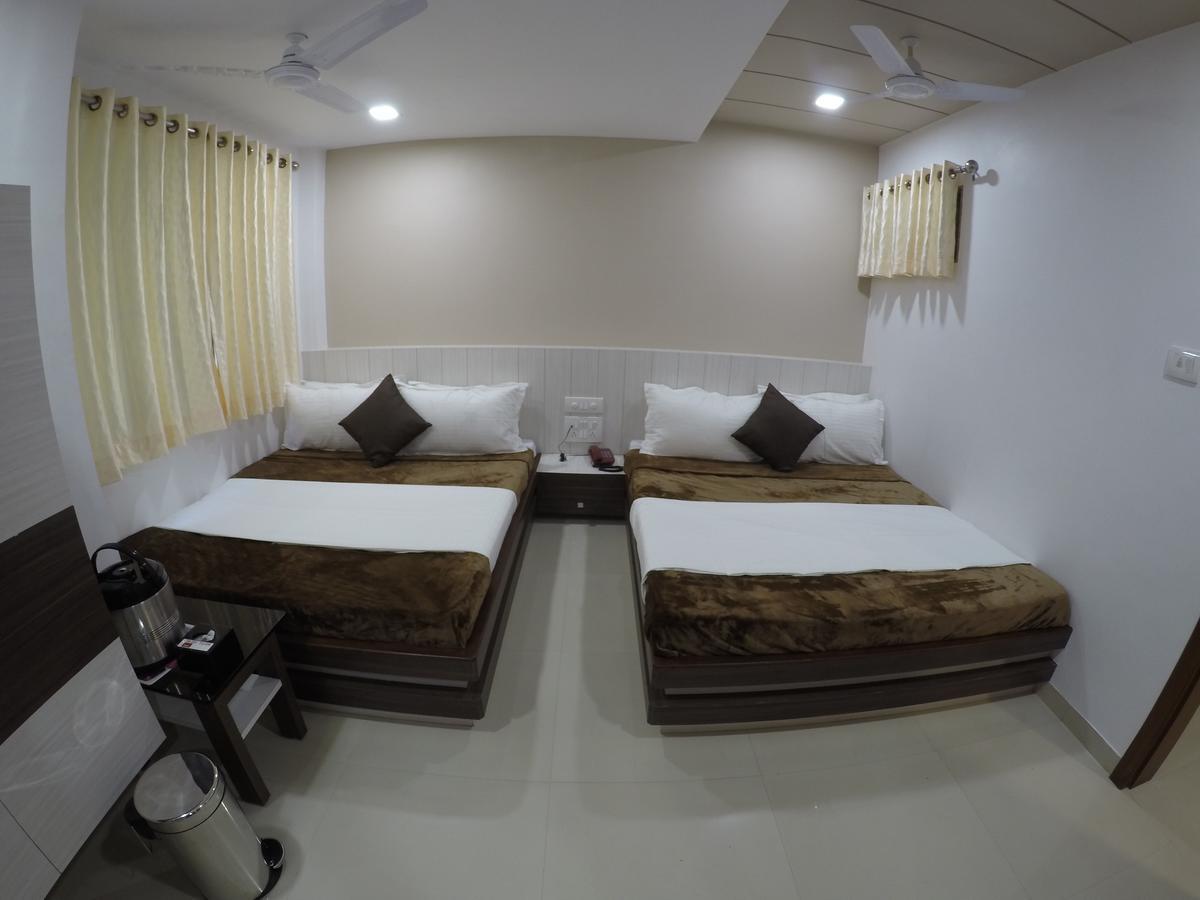 Hotel Ideal Vadodara Zewnętrze zdjęcie