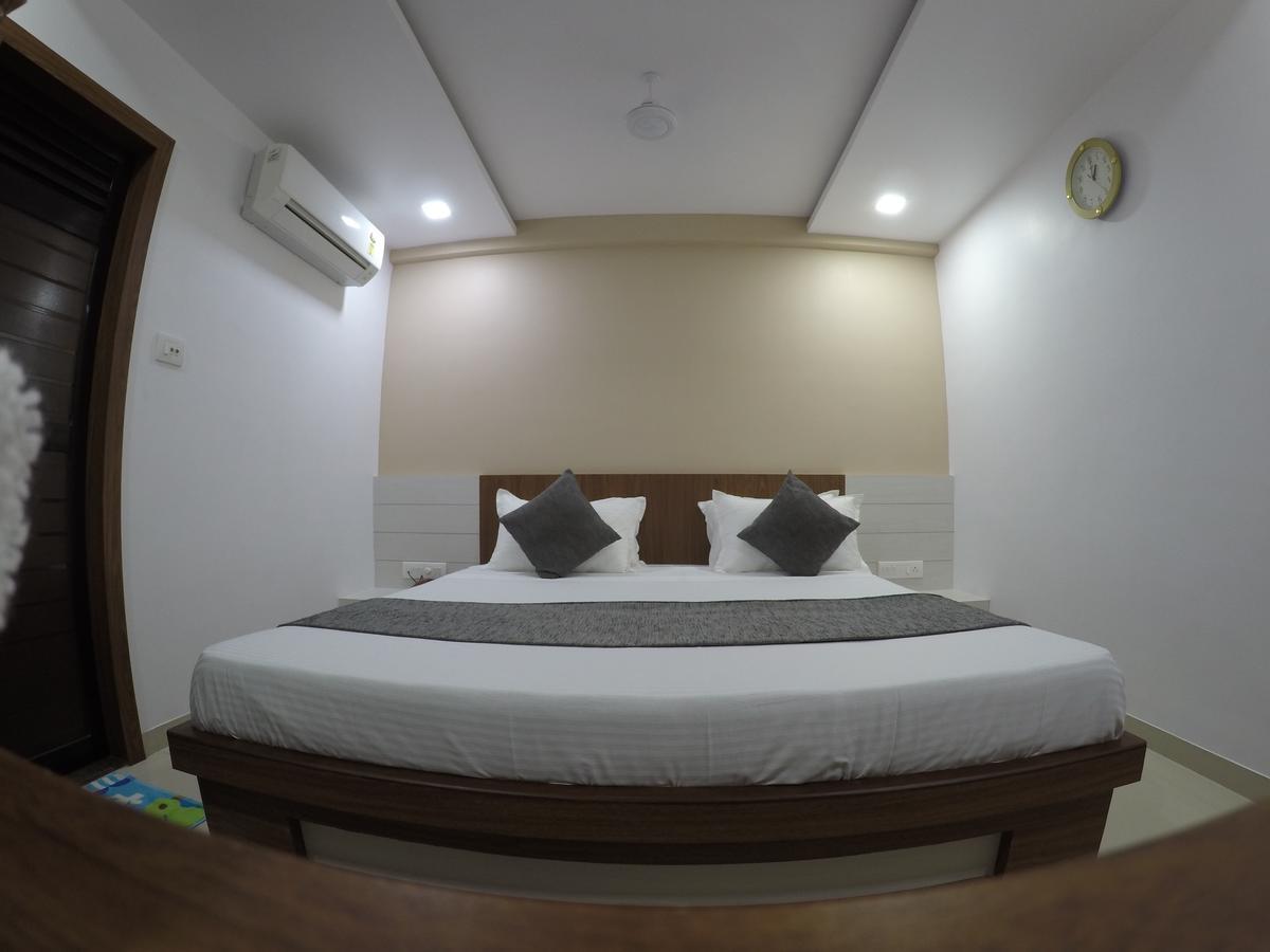 Hotel Ideal Vadodara Zewnętrze zdjęcie