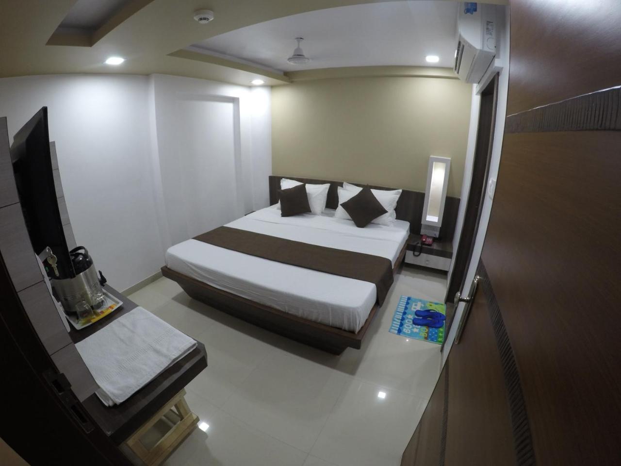 Hotel Ideal Vadodara Zewnętrze zdjęcie