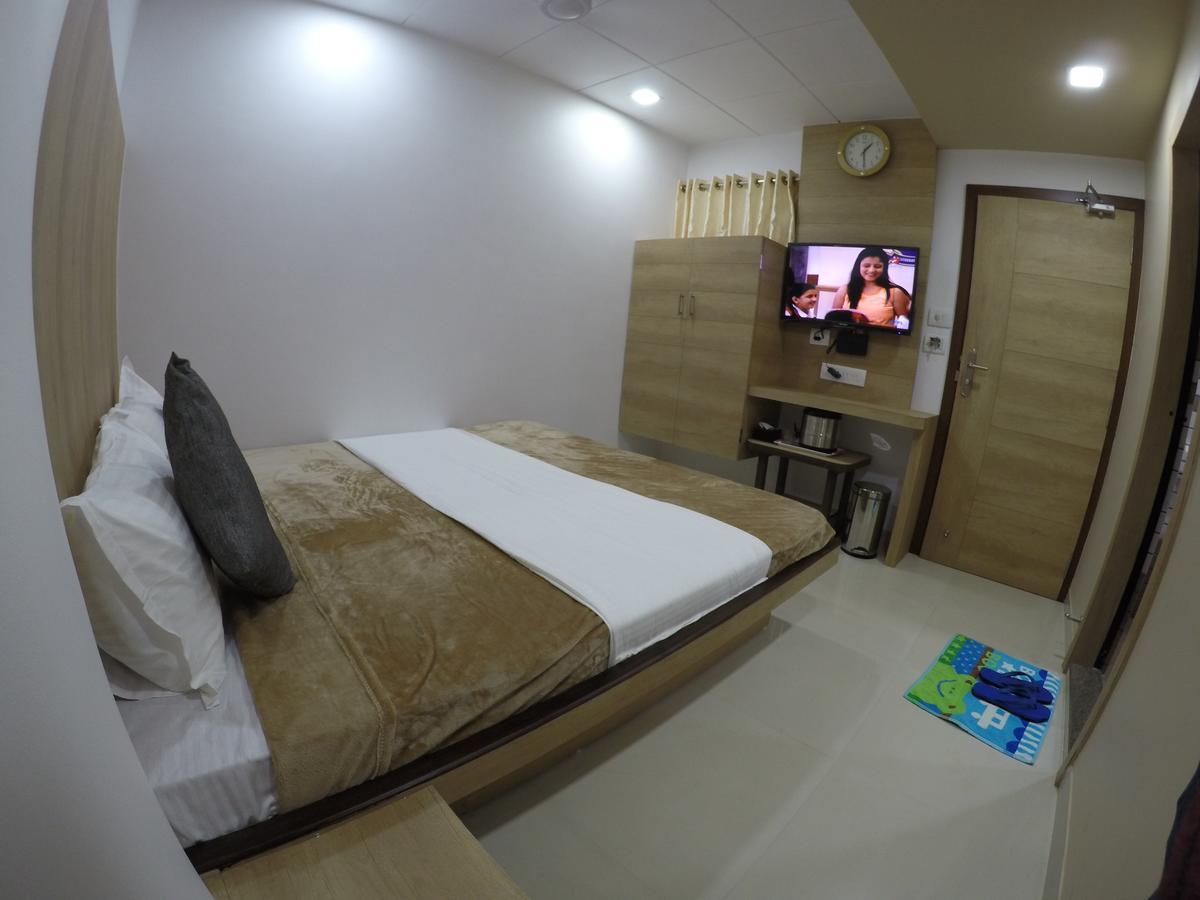 Hotel Ideal Vadodara Zewnętrze zdjęcie