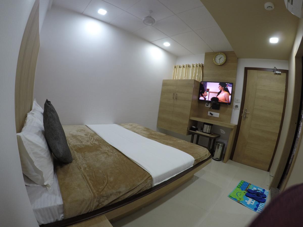 Hotel Ideal Vadodara Zewnętrze zdjęcie