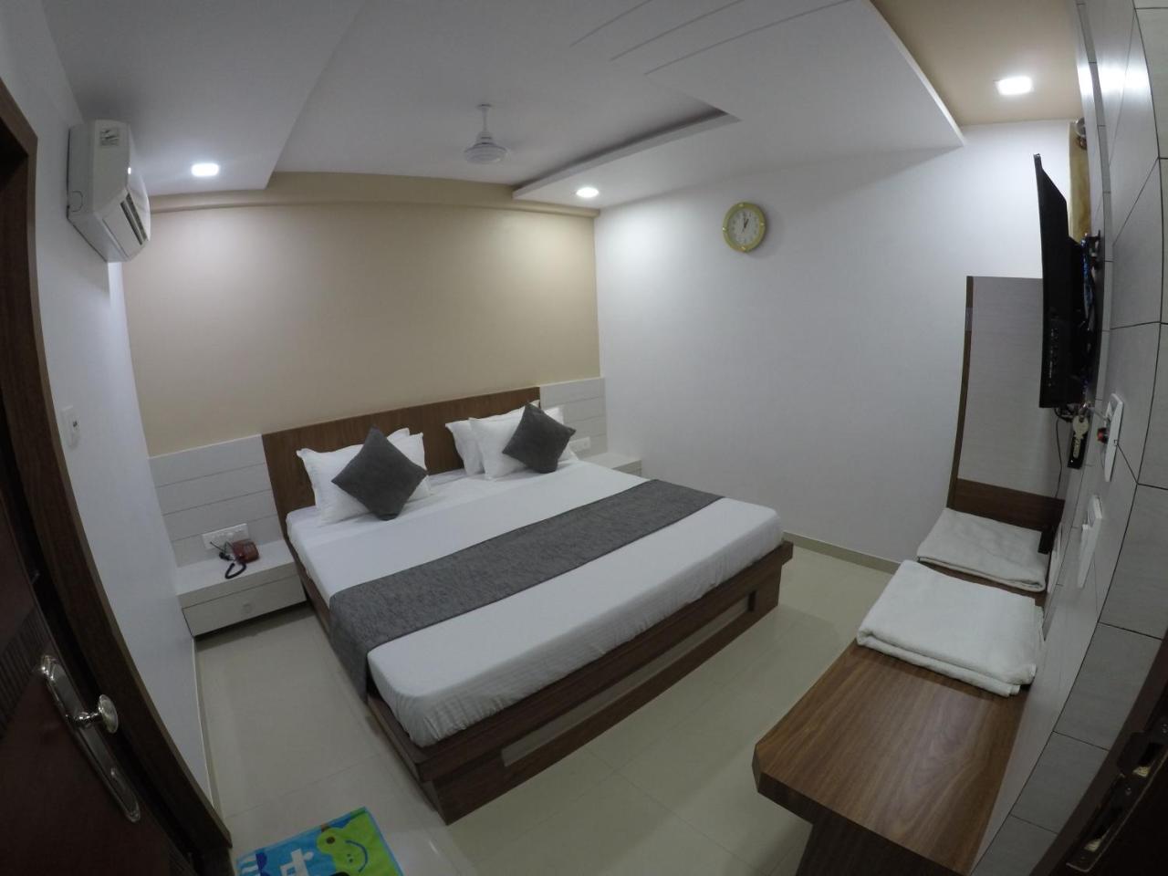 Hotel Ideal Vadodara Zewnętrze zdjęcie