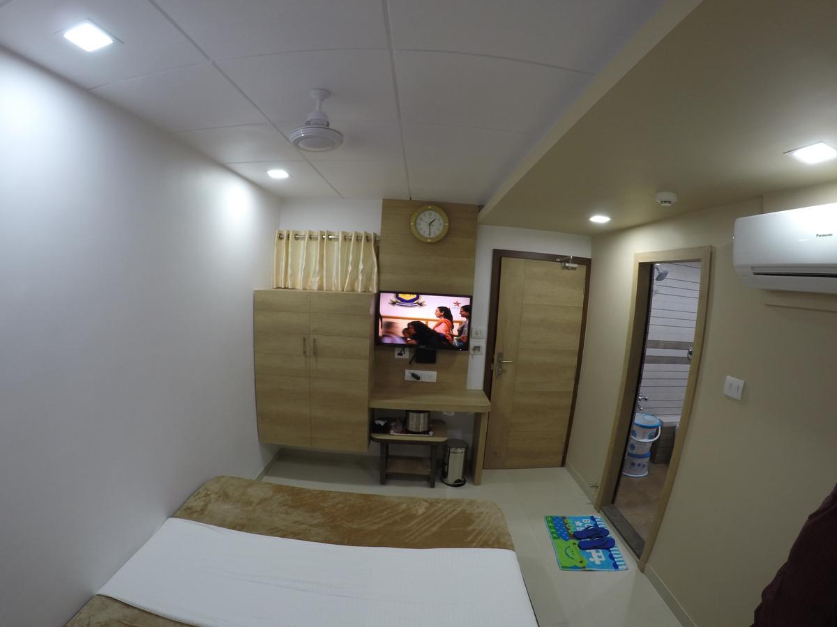 Hotel Ideal Vadodara Zewnętrze zdjęcie