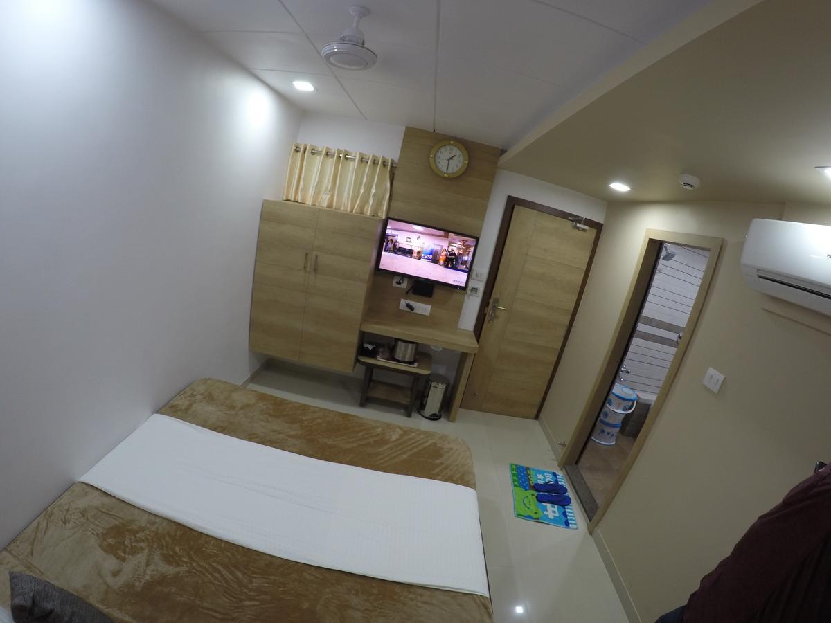 Hotel Ideal Vadodara Zewnętrze zdjęcie